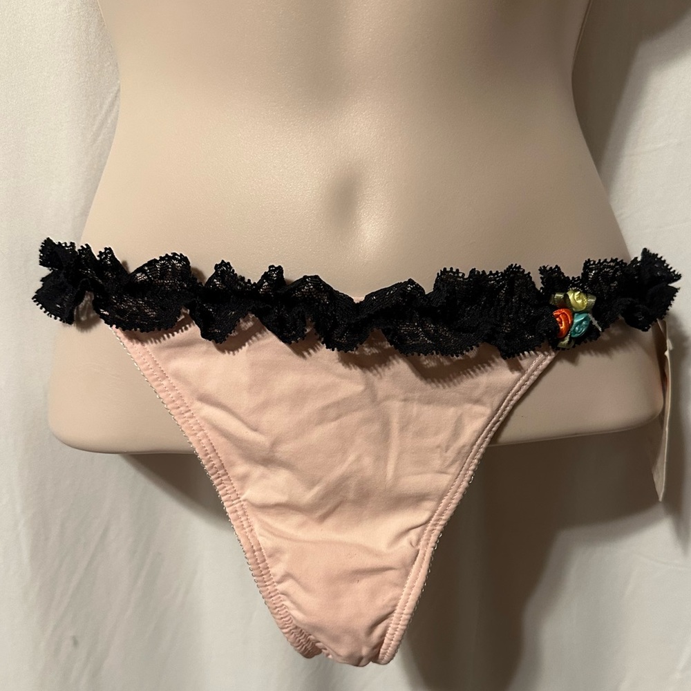 NWT Calvin Klein Thong Underwear Size Small